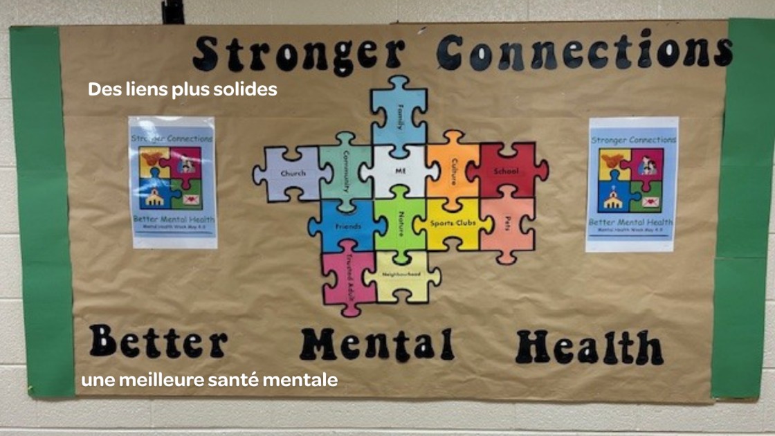 Une affiche sur laquelle on peut lire « Des liens plus solides, une meilleure santé mentale »